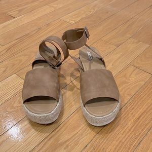 Womens size 9 SODA  open toe ankle strap espadrille sandal.